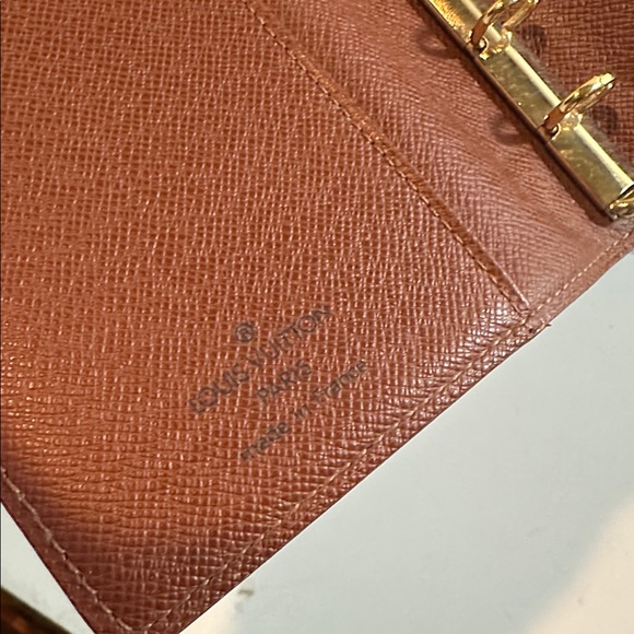 Louis Vuitton Monogram Agenda/ Passport Holder
Date Code SP0090
4” x 6” - Picture 9 of 11